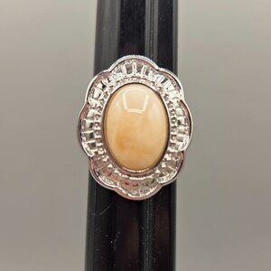 Avon Silvery Sands Ring Cream Cabochon Silver Tone Decorative Border Size 6.5